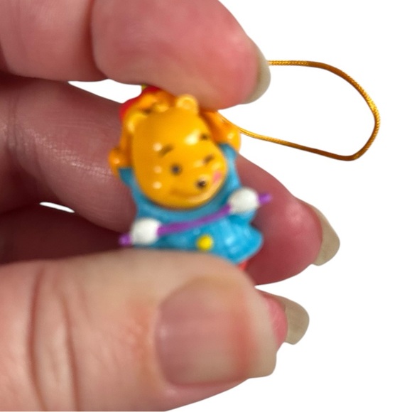 Winnie The Pooh Peek-a-Poo Circus Fun Tightrope Walking Pooh Charm Capsule Toy - Picture 2 of 7